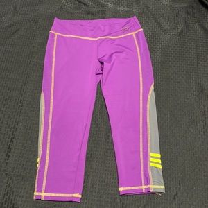 True Rock Capri Purple Grey Yellow Leggings Size M